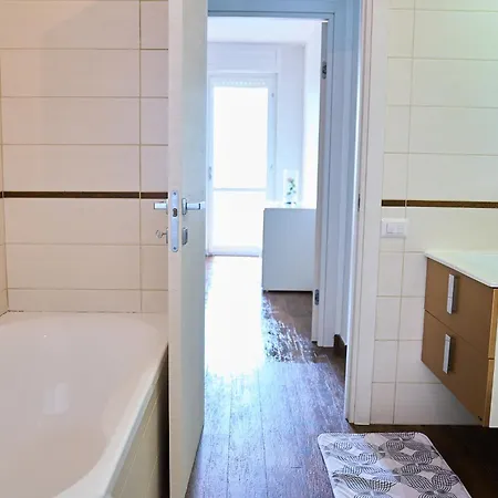 Casa Rosita - Large Family Flat, 3 Bedrooms, Covered Veranda, Apartment Carbonia
