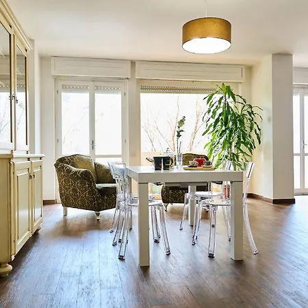 Casa Rosita - Large Family Flat, 3 Bedrooms, Covered Veranda, Apartment Carbonia